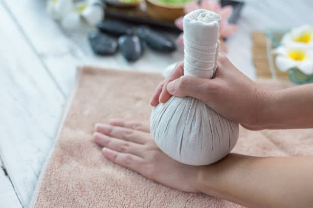 Aromatherapy Herbal Massage Poltice, Ayurvedic Pain Relief Product for Joints, back, Knee, Muscle Comfort, Compressed Massage Balls,1 no