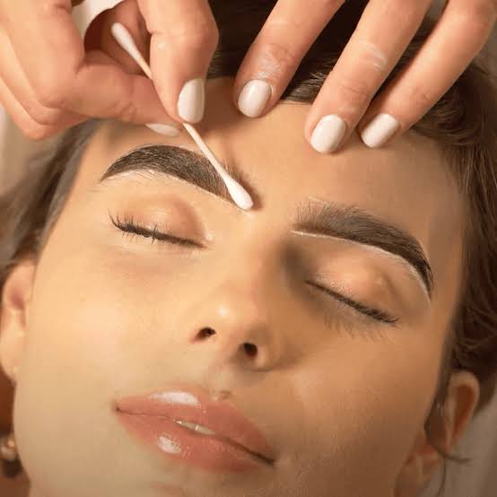 Eyebrow Waxing, Brow Mapping & Hybrid Tint Masterclass